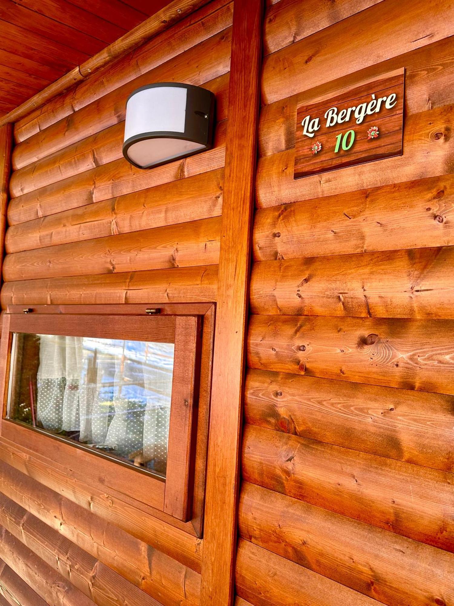 Bijoux Des Alpes - Mont Blanc Village La Salle Habitación foto